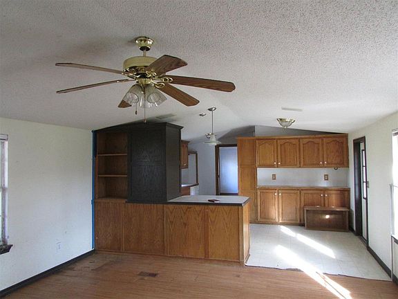 3rd image of 2711 Lonnie Ln