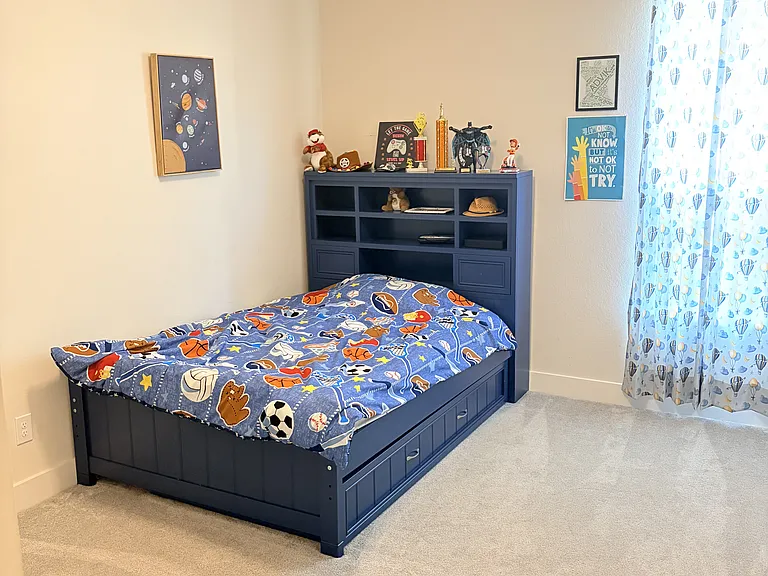 Kid's bedroom