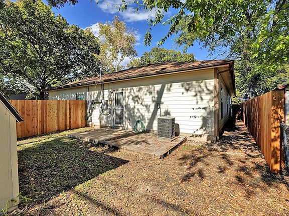 2nd image of 611 Zennia St #B