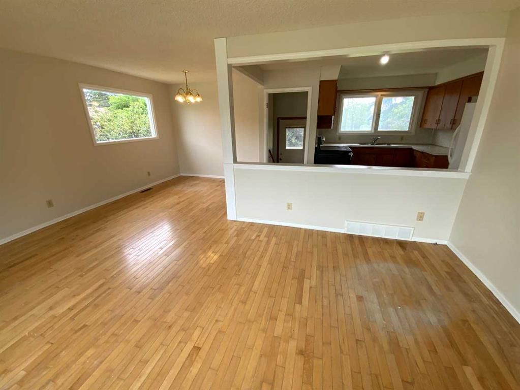 521 N 4th St SE, Three Hills, AB - View 3