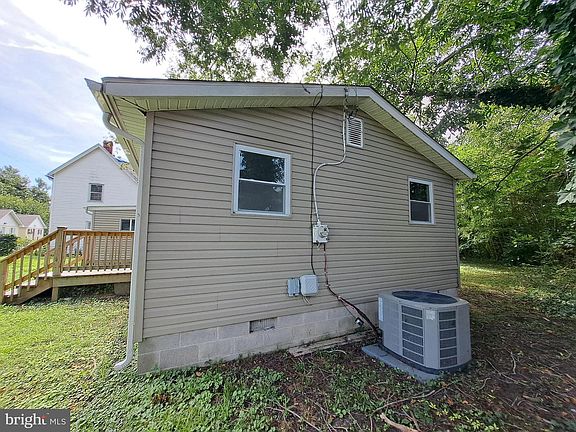 3rd image of 506 Laurel St