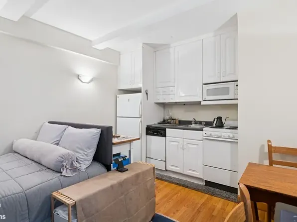 333 East 43rd Street image 2 of 13