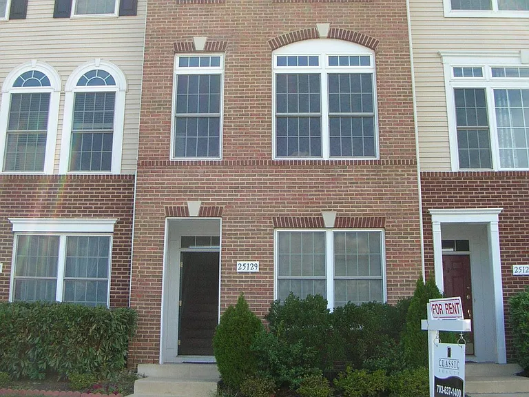 25129 Gunnery Sq — Photo 1