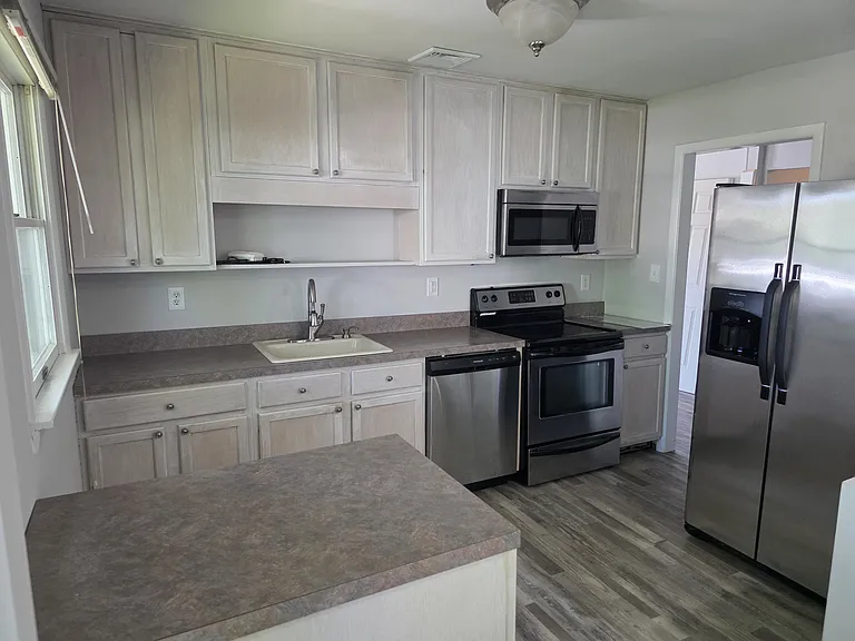 6 Linden Ave — Photo 3