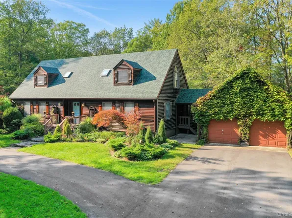 4 Mountain View Dr, Kerhonkson, NY 12446