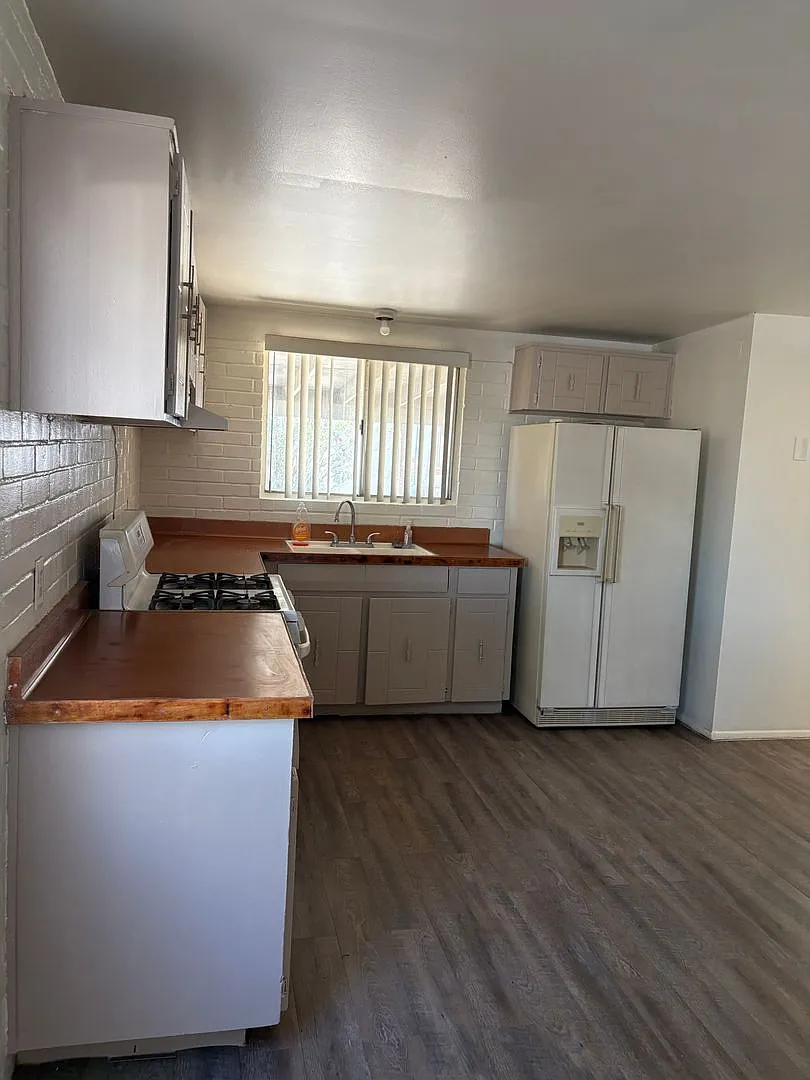 Classic Eastside 3/2 SFR - Move In Special — Photo 3
