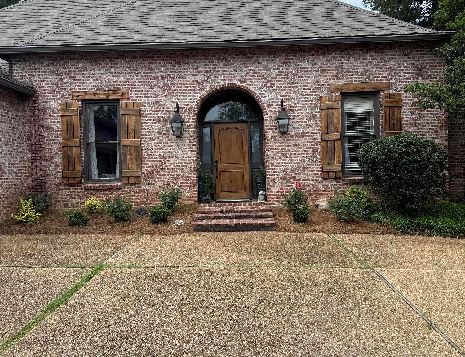 4 bed, 2.5 bath, 2401 sqft, $2,850 — Photo 2