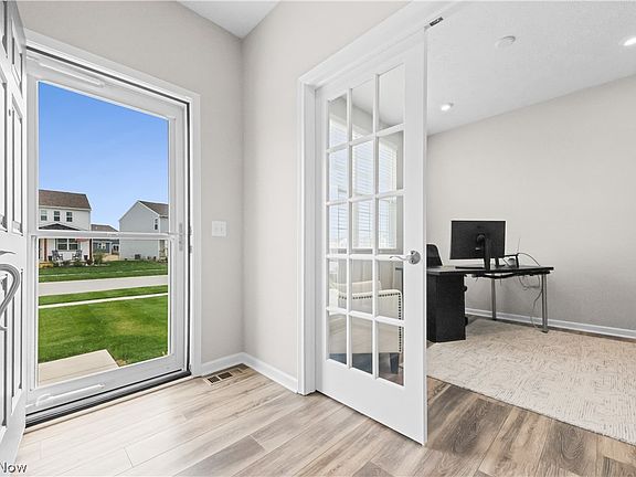 4th image of 23840 Pine Valley Dr