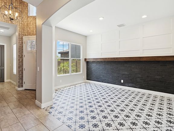 4th image of 1432 E Cullumber St