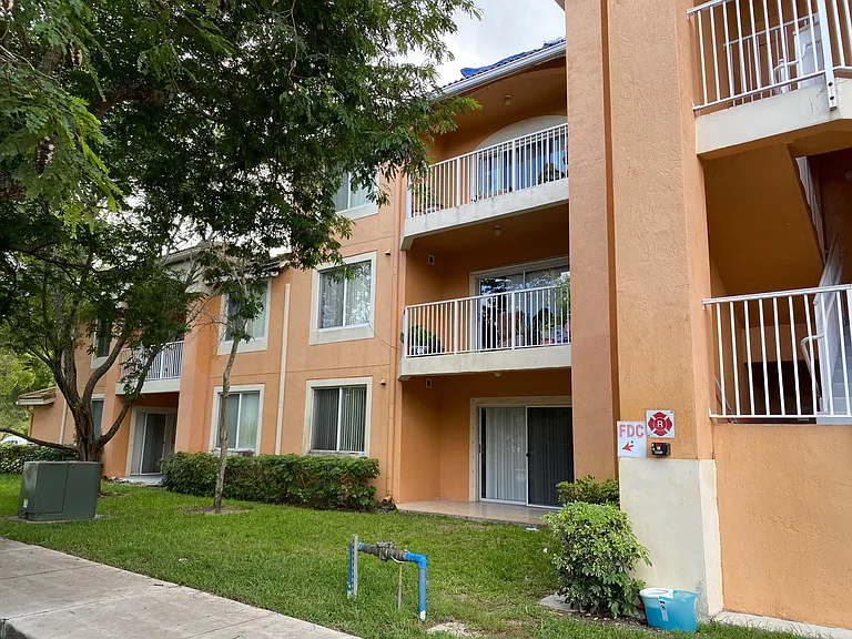 6992 SW 39th St #I101 — Photo 15