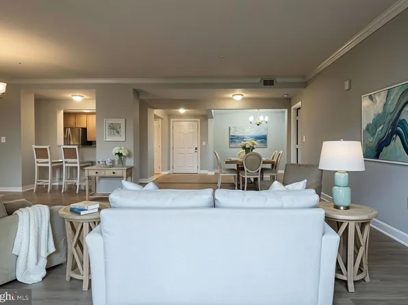 485 Harbor Side St APT 412, Woodbridge, VA 22191