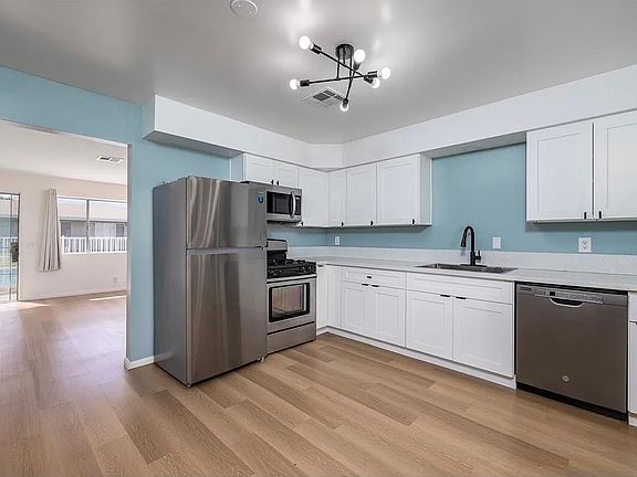 3rd image of 44440-44408 Acacia Dr #5