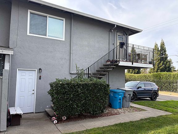 4th image of 110 Del Rio Ct APT 4