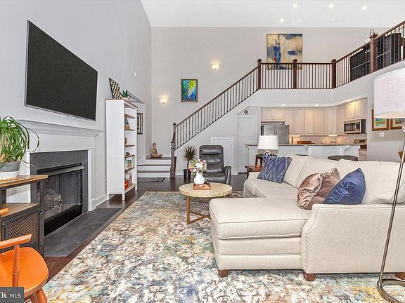 5th image of 5733 Meadowood St #404