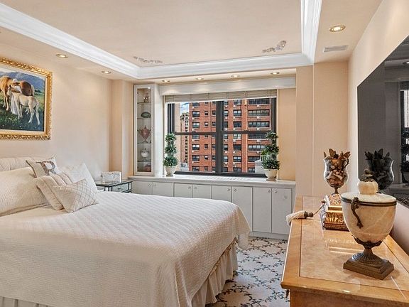 5th image of 301 E 69th St APT 11B