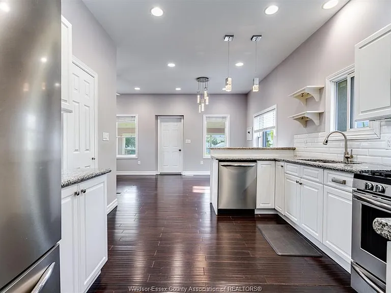 1672 Elgin St — Photo 10