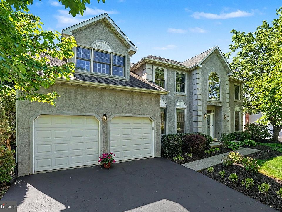 1st image of 153 Country Club Dr