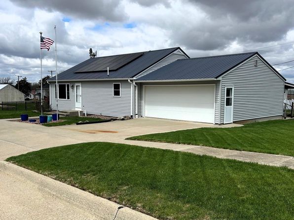 906 4th St, Victor, IA 52347