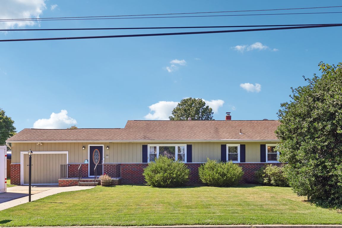 35 Eaton Rd-S1609-001.jpg