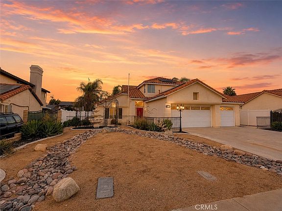 2nd image of 42806 Avenida Tigre