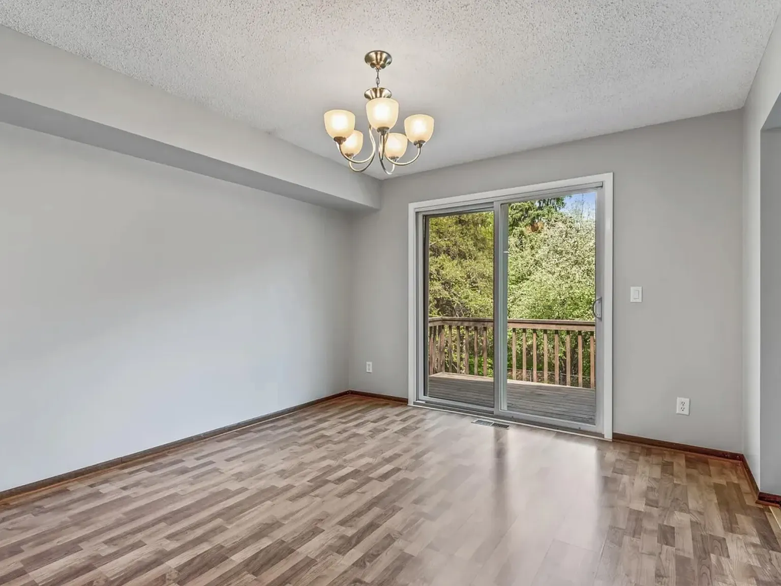 6 bed, 2100 sqft, $4,300 — Photo 3
