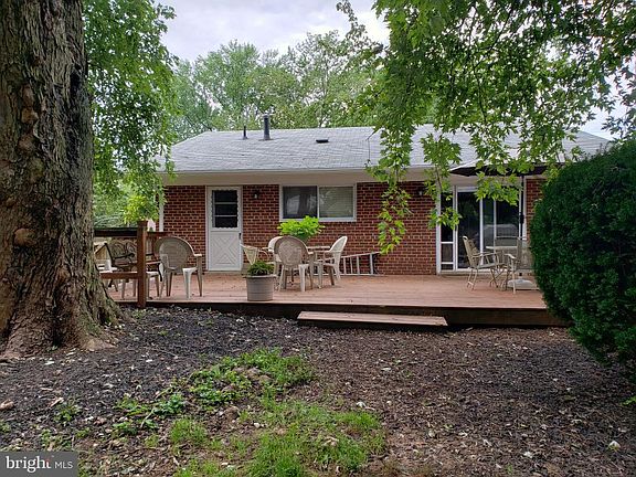 5th image of 4227 Linden St