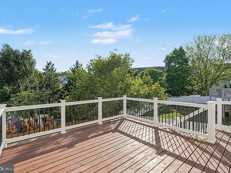 46 Northampton Blvd — Photo 32