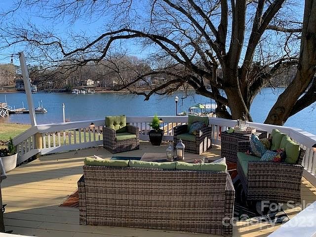 1st image of 7978 Lakeview Dr