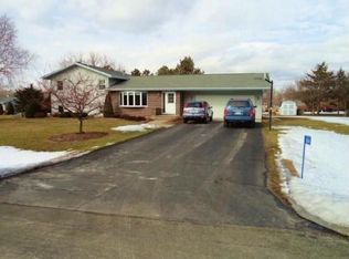 W8840 Burr Oak Dr, Beaver Dam, WI 53916