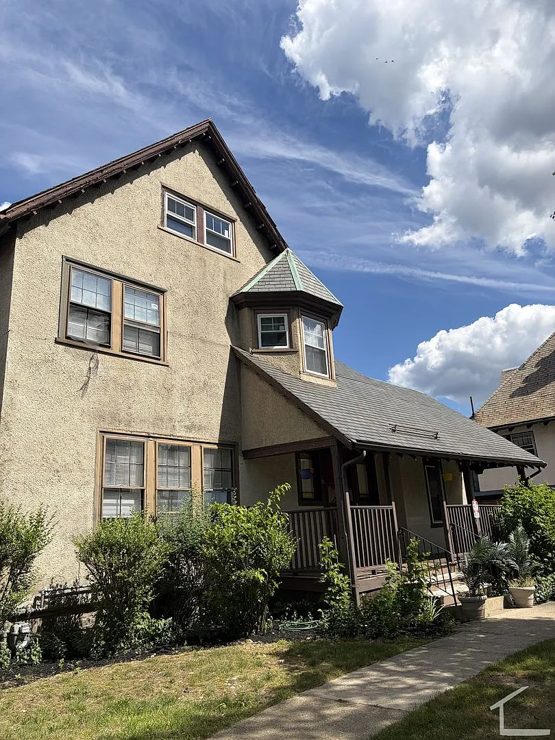 HUge single family in Watertown — Photo 3