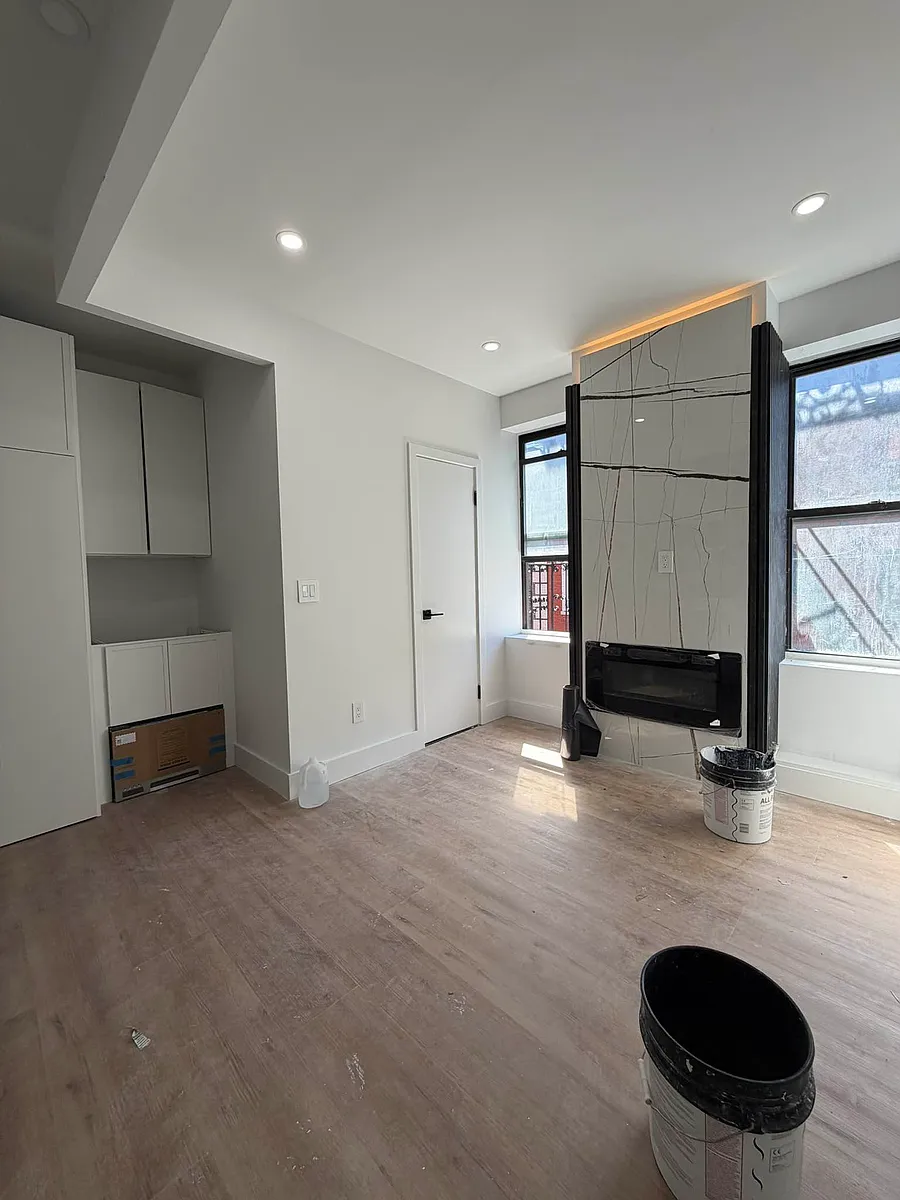 Building Photo - 28 Bedford St #16