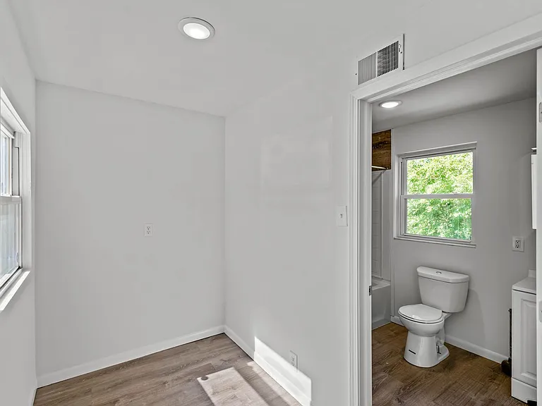 1886 Beechford Ave — Photo 17