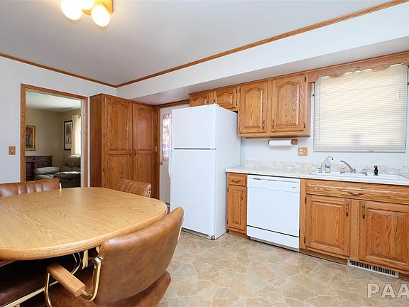5th image of 212 E Norwood St