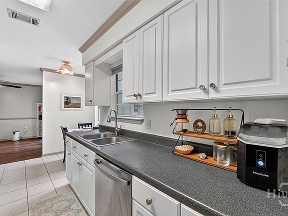 4th image of 23 E Deerwood Road