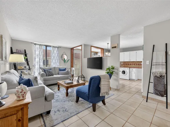 6745 SW 132nd Ave APT 204, Miami, FL 33183
