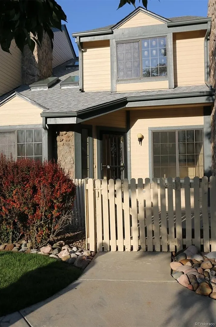 Spacious 3 bed 2 bath Townhome for Rent in Arvada — Photo 1