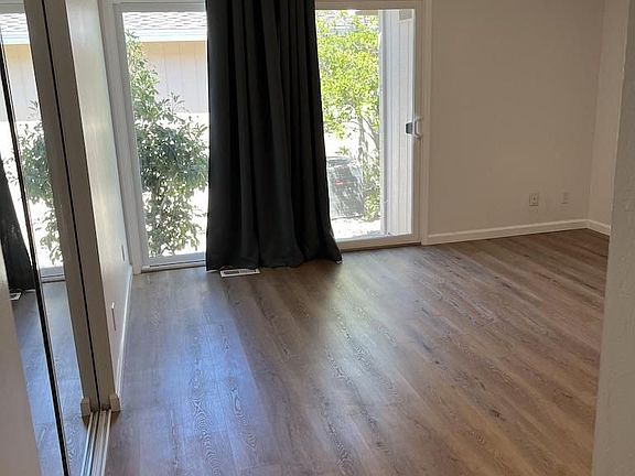 5th image of 10156 English Oak Way