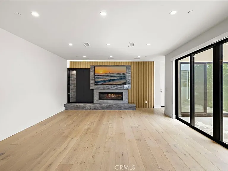 1511 Cliff Dr — Photo 5
