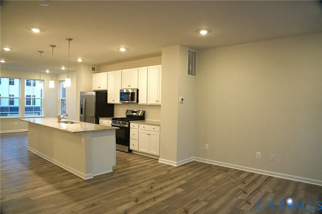 3 bed, 2.5 bath, 2100 sqft, $2,650 — Photo 4