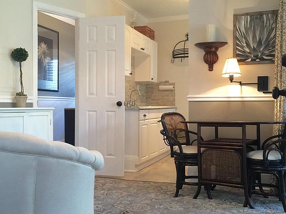 4th image of 2561 Dellwood Ave APT 3