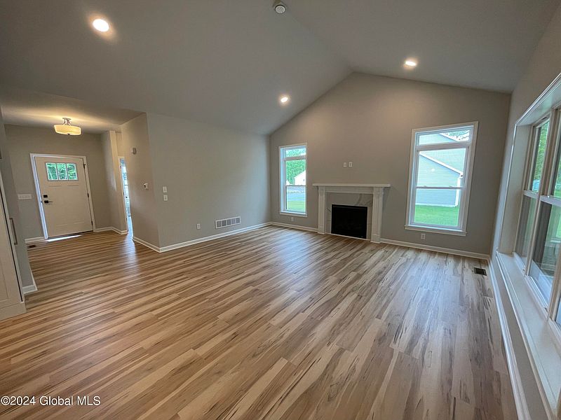 4th image of 12 Hunter Court