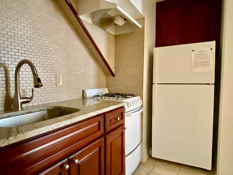 239 Edwards St #1B — Photo 6