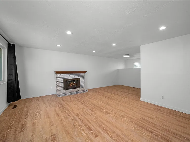 4411 N Whitehouse St — Photo 2