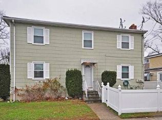 16 Boxwood Rd, Port Washington, NY 11050