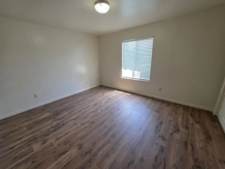 200 W Turner Rd #4 — Photo 16