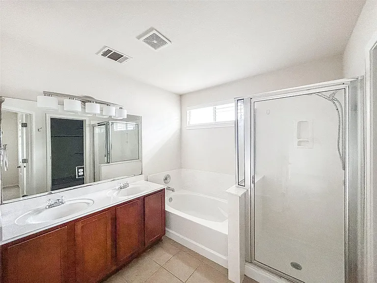 7810 Squirrel Hollow Dr — Photo 21