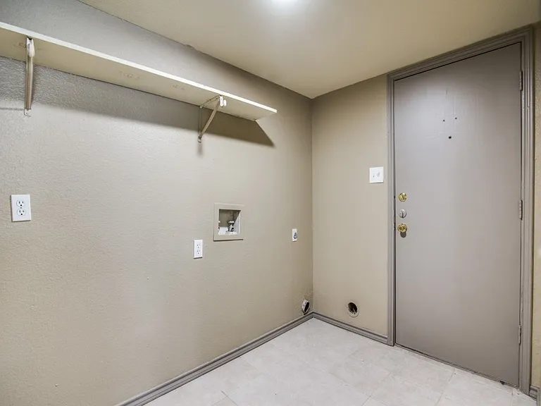 7716-7718 Sable Ln — Photo 23