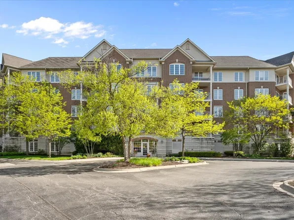 640 Robert York Ave APT 303, Deerfield, IL 60015