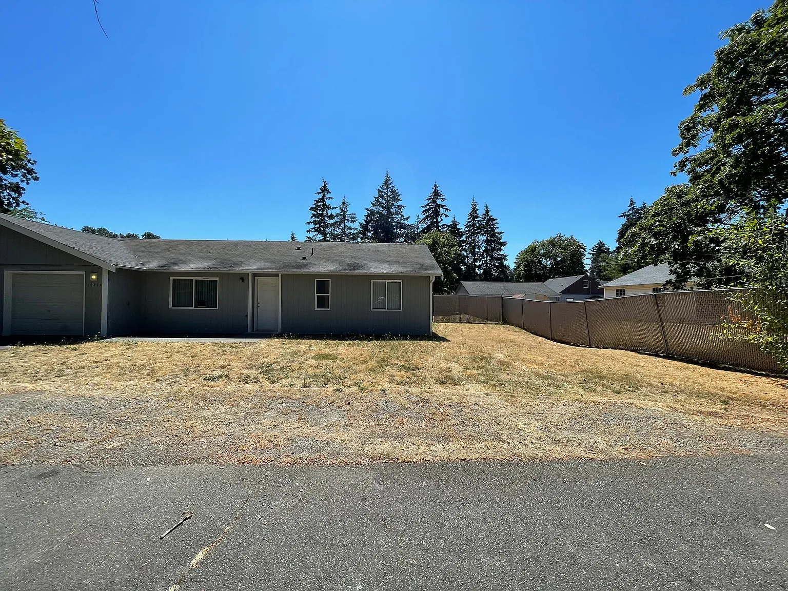 3 bedroom, 2 bathroom duplex — Photo 3