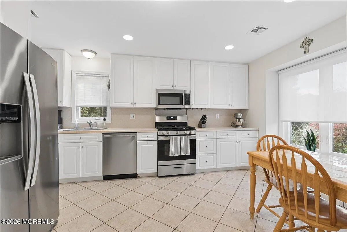 3 bed, 3.5 bath, 1745 sqft, $3,500 — Photo 3